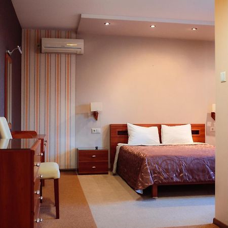 Euro Motel Lyuboml Buitenkant foto