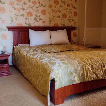 Euro Motel Lyuboml Buitenkant foto