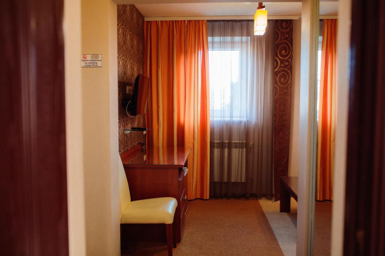 Euro Motel Lyuboml Buitenkant foto