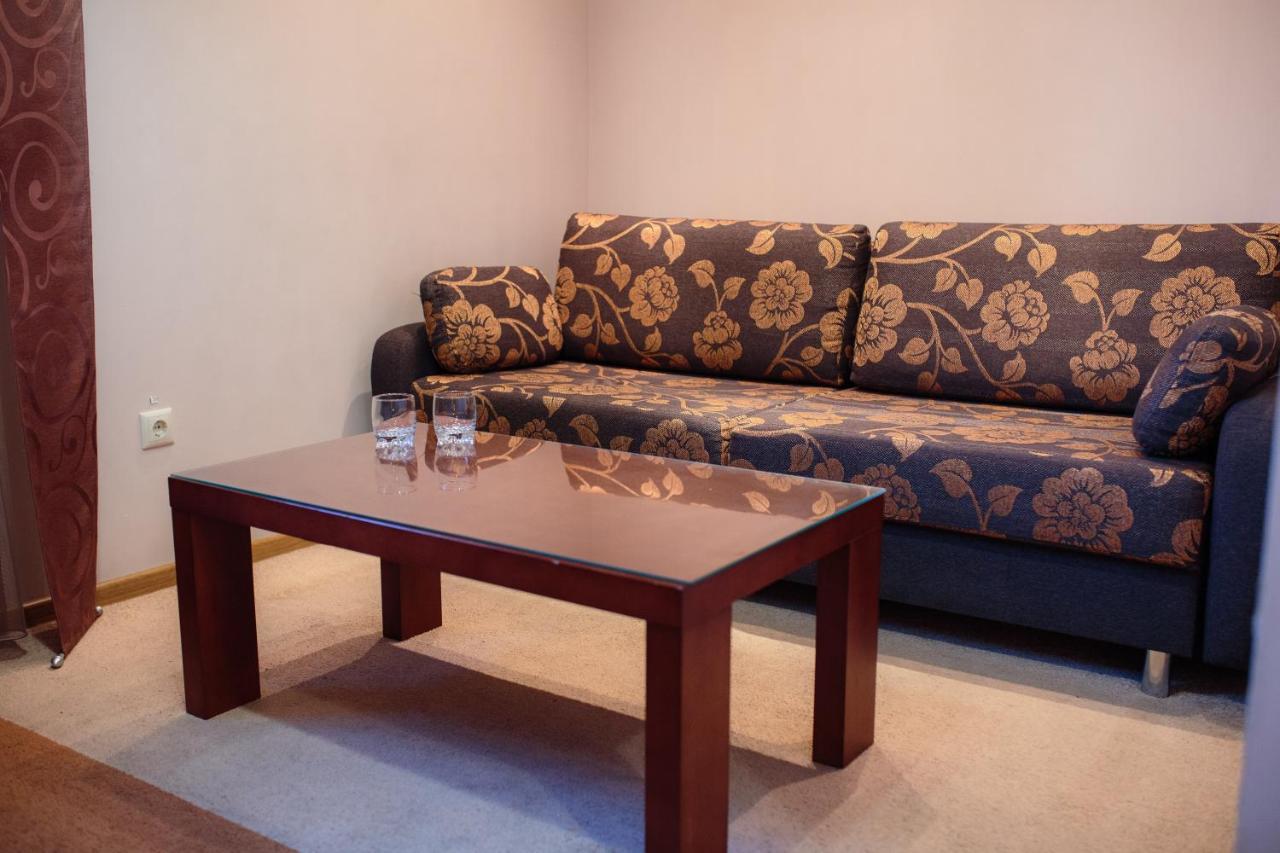 Euro Motel Lyuboml Buitenkant foto