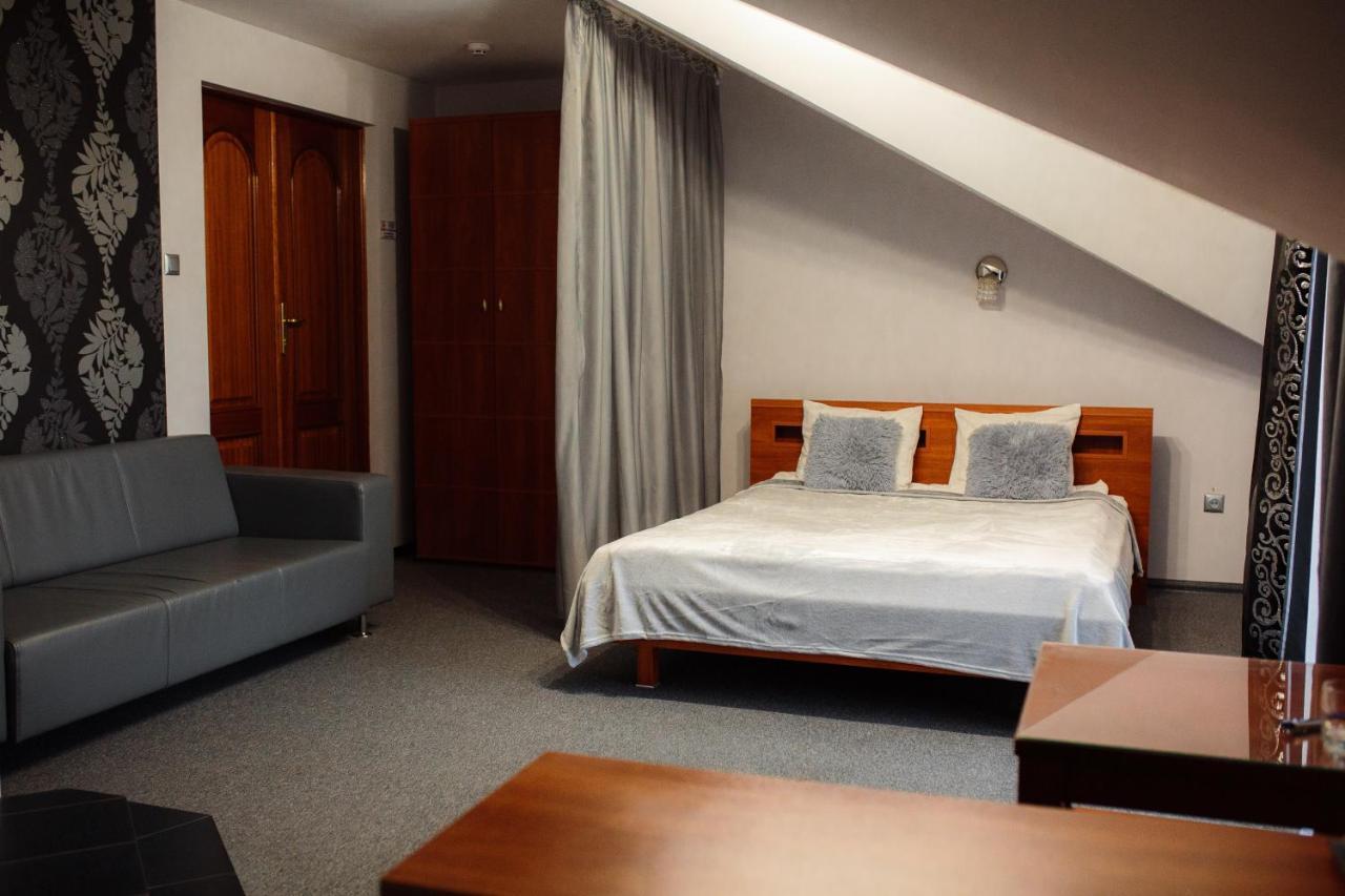 Euro Motel Lyuboml Buitenkant foto